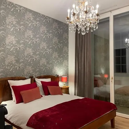 Chateau De D'hotes Bed & Breakfast Mathod