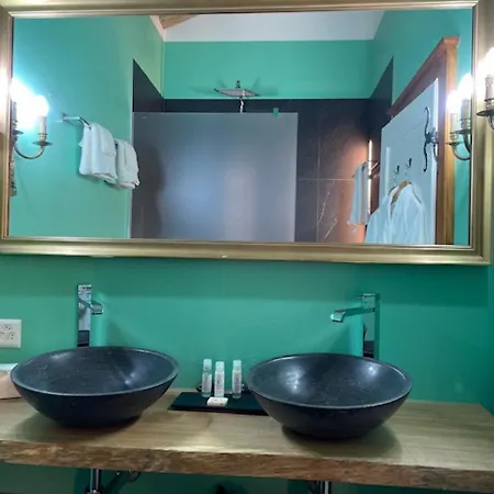 Chateau De D'hotes Bed & Breakfast 4*