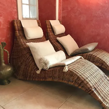 Chateau De D'hotes לינה וארוחת בוקר 4*