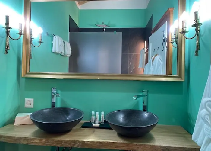 Chateau De D'hotes Bed & Breakfast 4*