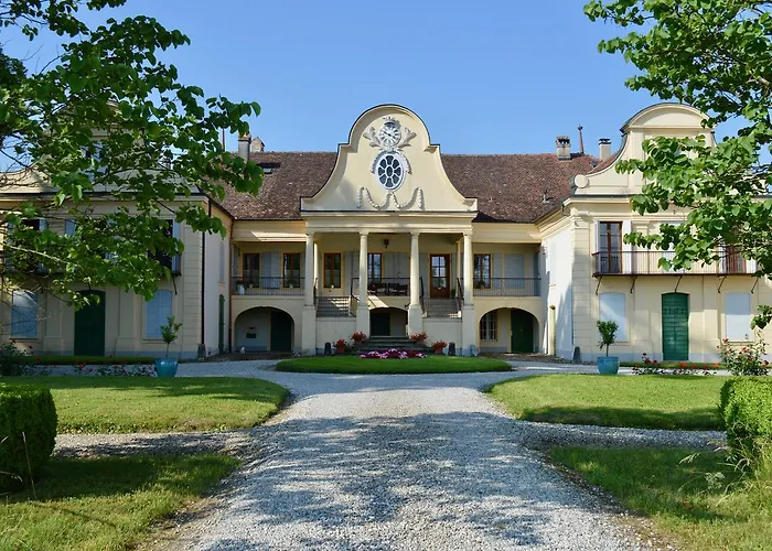 Chateau De D'hotes Bed & Breakfast 4*