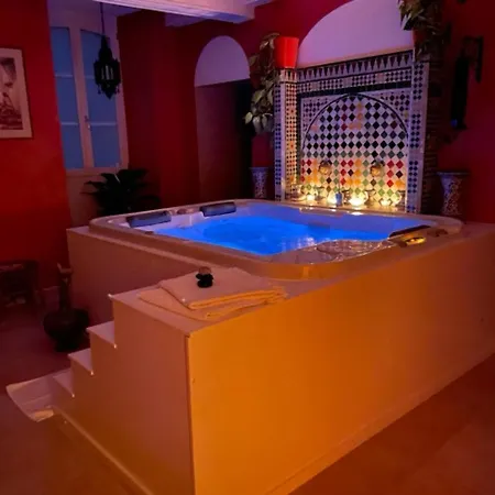 לינה וארוחת בוקר Chateau De D'hotes 4*